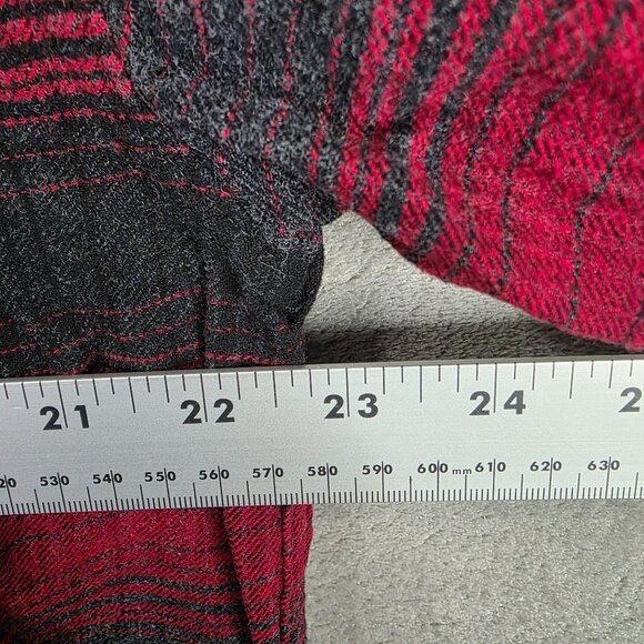 Mens Legendary Whitetails Red & Black Plaid Flannel Shirt Button Up Long Size L - Picture 6 of 8